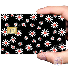 Charger l'image dans la galerie, Fleur marguerite au noir - Sticker pour carte bancaire, disponible en deux formats.