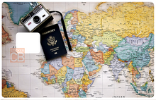Load image into Gallery viewer, La carte du voyageur - Sticker pour carte bancaire, disponible en deux formats.
