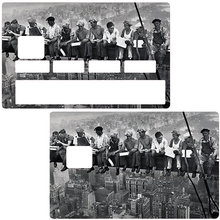 Load image into Gallery viewer, Lunch Atop a Skyscraper - the Rockfeller center - Sticker pour carte bancaire, disponible en deux formats.