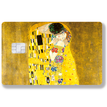 Load image into Gallery viewer, Le baiser de Gustav Klimt - Sticker pour carte bancaire, disponible en deux formats.
