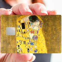 Load image into Gallery viewer, Le baiser de Gustav Klimt - sticker pour carte bancaire, 2 formats de carte bancaire disponibles
