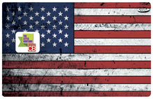 Bild in die Galerie hochladen, verwendeter Kreditkartenaufkleber mit amerikanischer Flagge