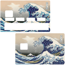 Laden Sie ein Bild in die Galerie hoch, Die große Welle vor Kanagawa von Hokusai – Kreditkartenaufkleber
