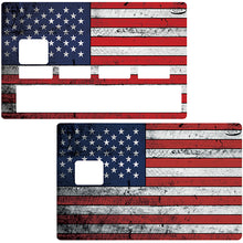Bild in die Galerie hochladen, verwendeter Kreditkartenaufkleber mit amerikanischer Flagge